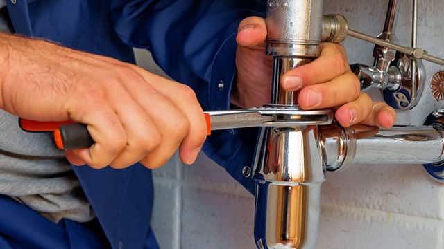 How much do plumbers make?